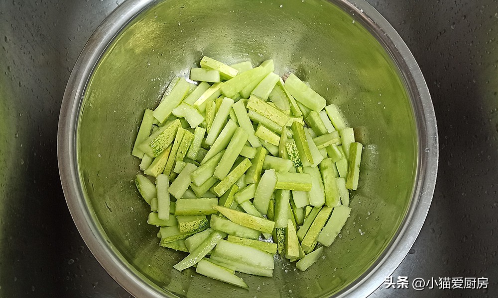 黄瓜这样炒太好吃了，清脆爽口，味道酸辣，一次3碗米饭都不够
