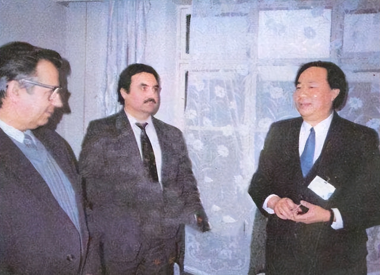 中国芯片之父霸气发声,中国首富6个月造出国产芯片