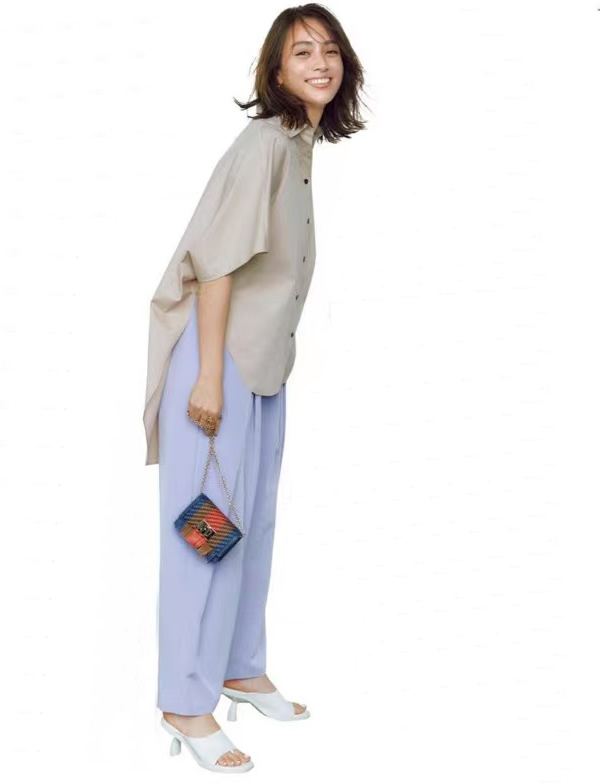 夏季多巴胺配色穿搭,以白色为底色的多巴胺穿搭