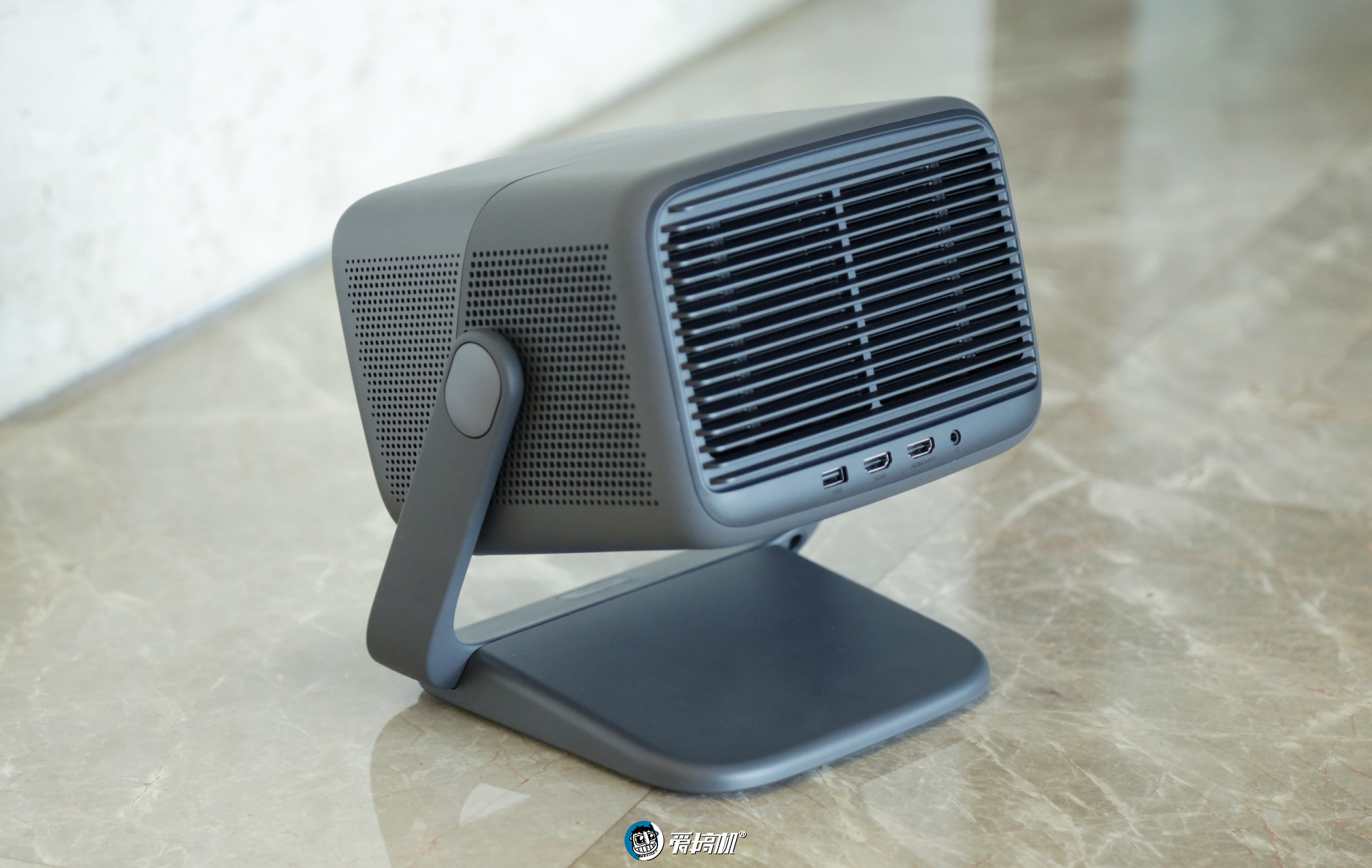 8999元的国产之巅，坚果N1Ultra三色激光云台投影体验