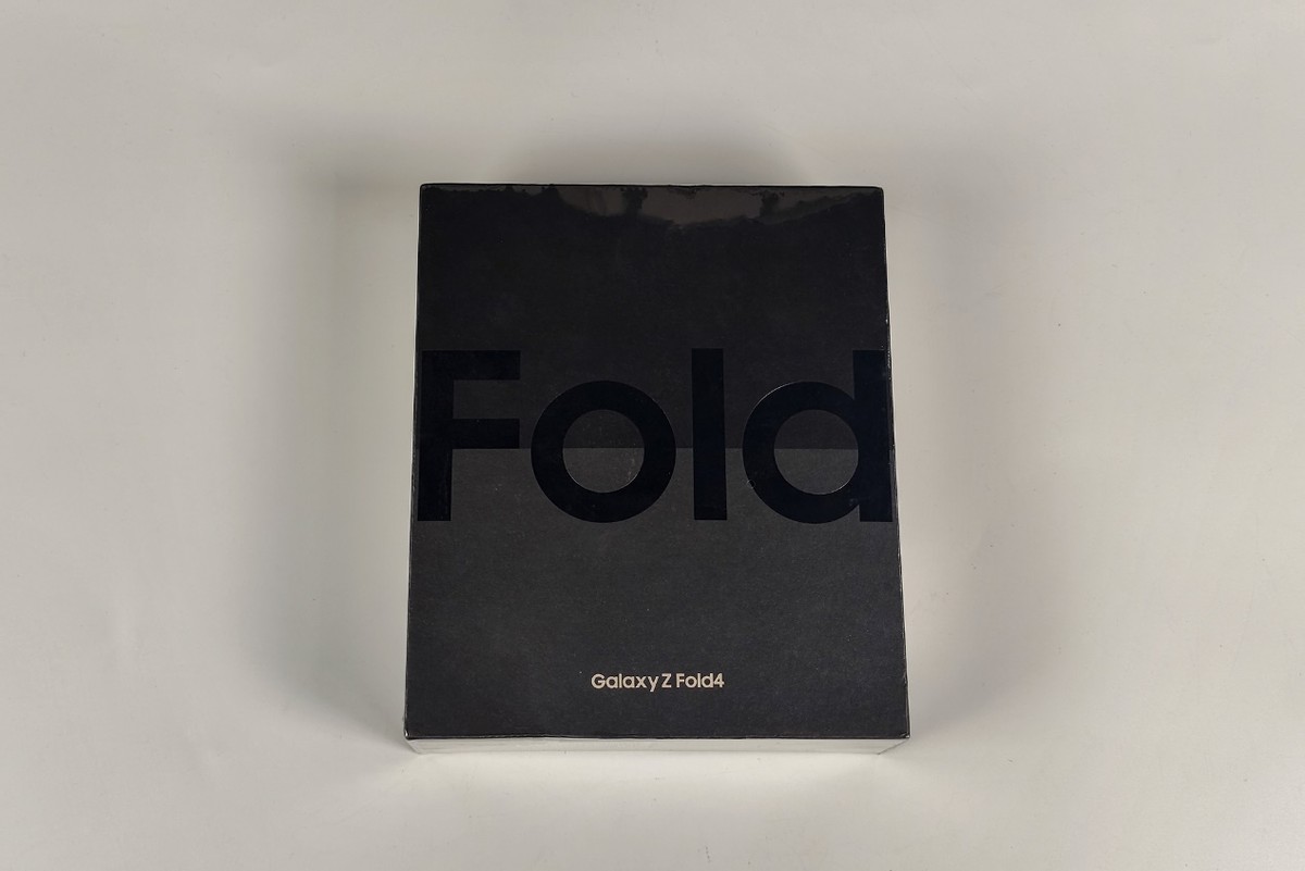 三星galaxyzfold3和4折叠屏测评,三星galaxyzfold411英寸折叠屏