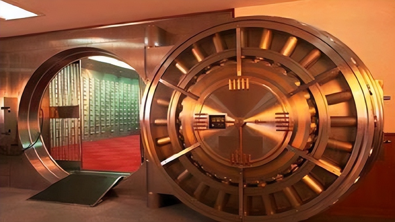 瑞士扬言制裁中国,称中国人在瑞银存了7.8万亿,网友:差点信了