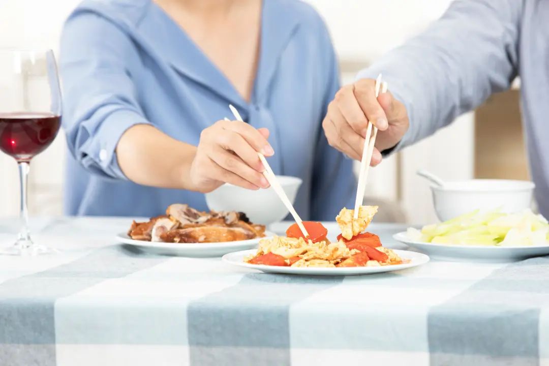 甲亢可以彻底治愈断根吗,甲亢能彻底治愈吗是怎么得的