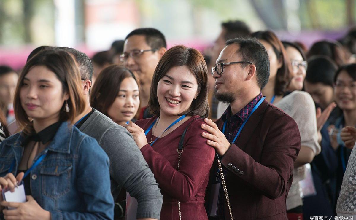 30岁女护士与男医生家中发生关系,因内衣引发血案,丈夫被判死刑