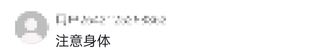 64岁赵本山身体引担忧！面色难看眼神迷离，强打精神陪女儿直播