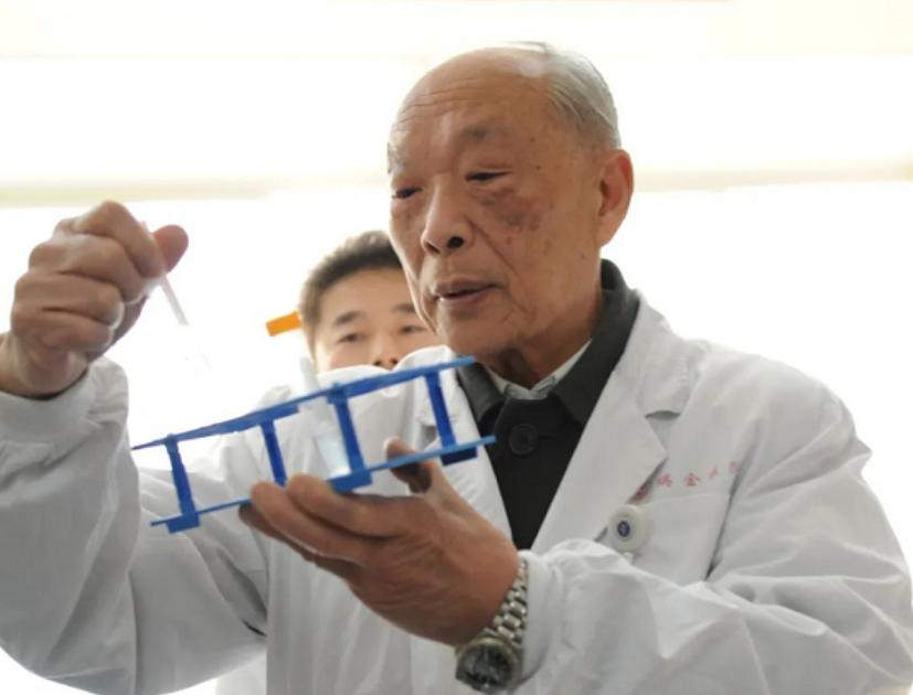 治白血病的特效药老教授放弃专利,中国医生放弃白血病药的专利