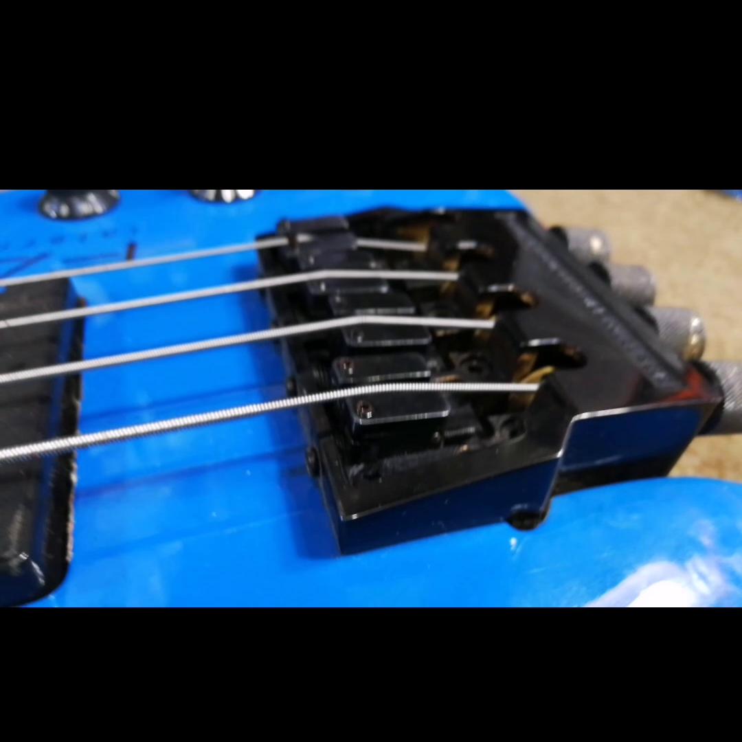 无头贝斯怎么调音,无头贝斯换弦