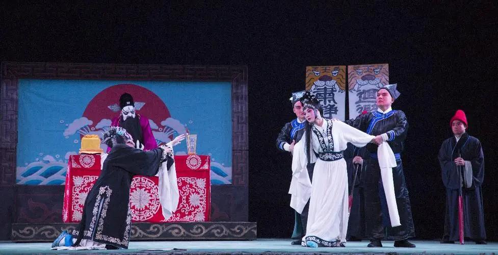 窦娥冤反映了什么样的社会现状,窦娥冤反映的社会现实及主题