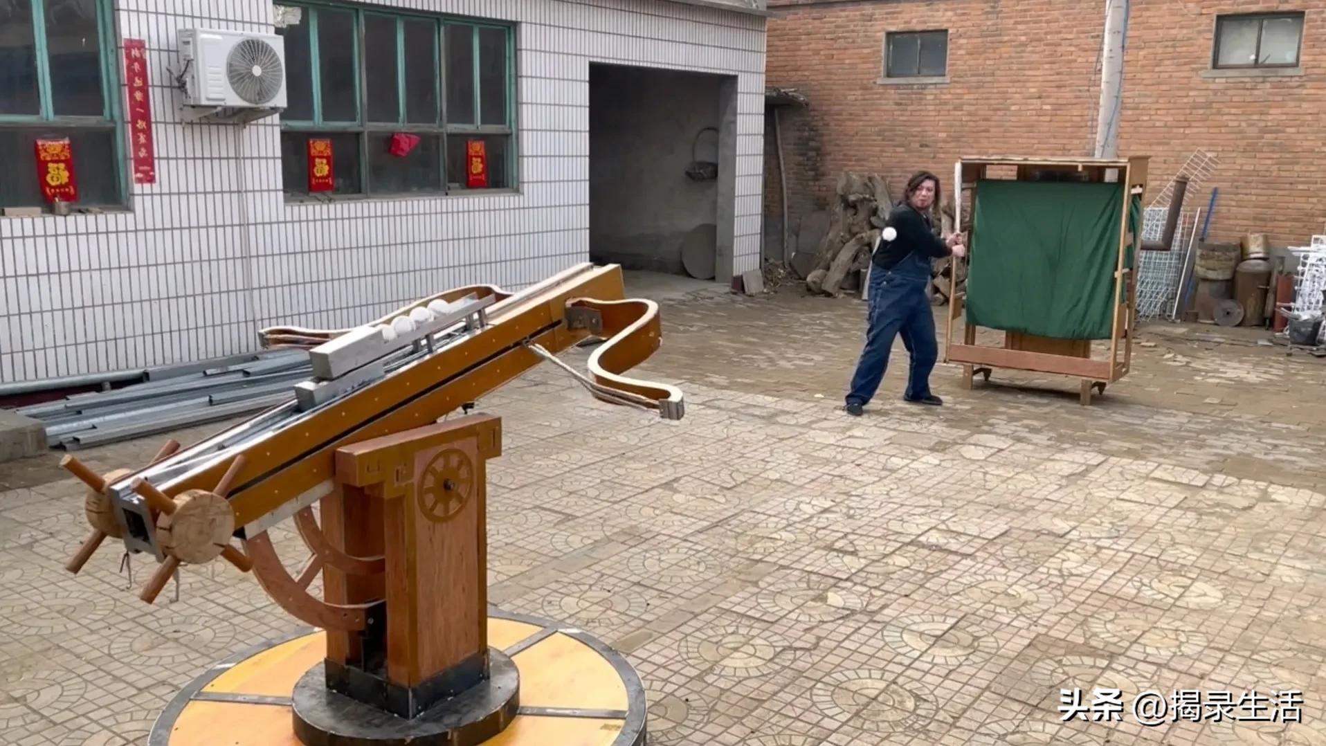 小伙30岁了还“不务正业”，靠无用发明走红，高调做事低调做人