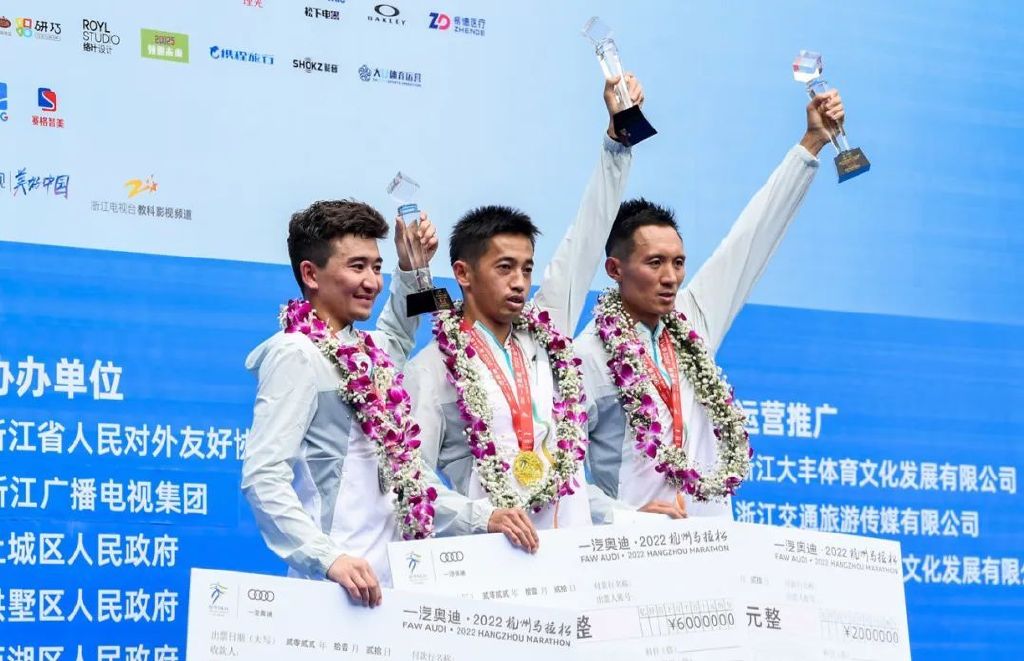 冠军的故事10个字,冠军的励志故事