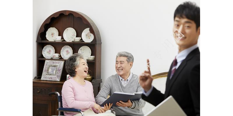 56岁阿姨：我爸和继母恩爱50年，继母去世，我才知道一切都是假象