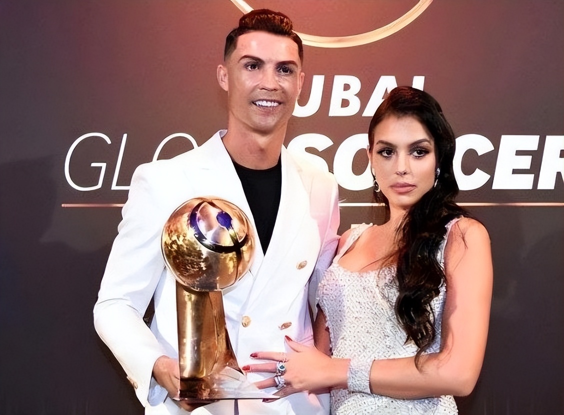 生3个孩子也没用，乔治娜花钱如流水高调炫富，和C罗出现感情危机