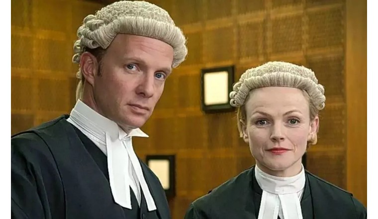 英国律师假发颜色区别,为什么英国律师有假发