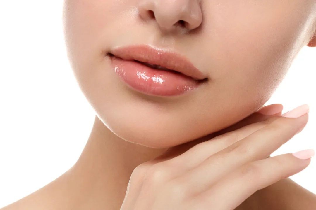 秋冬唇部拔干、起皮，到底怎么涂口红才不会干？