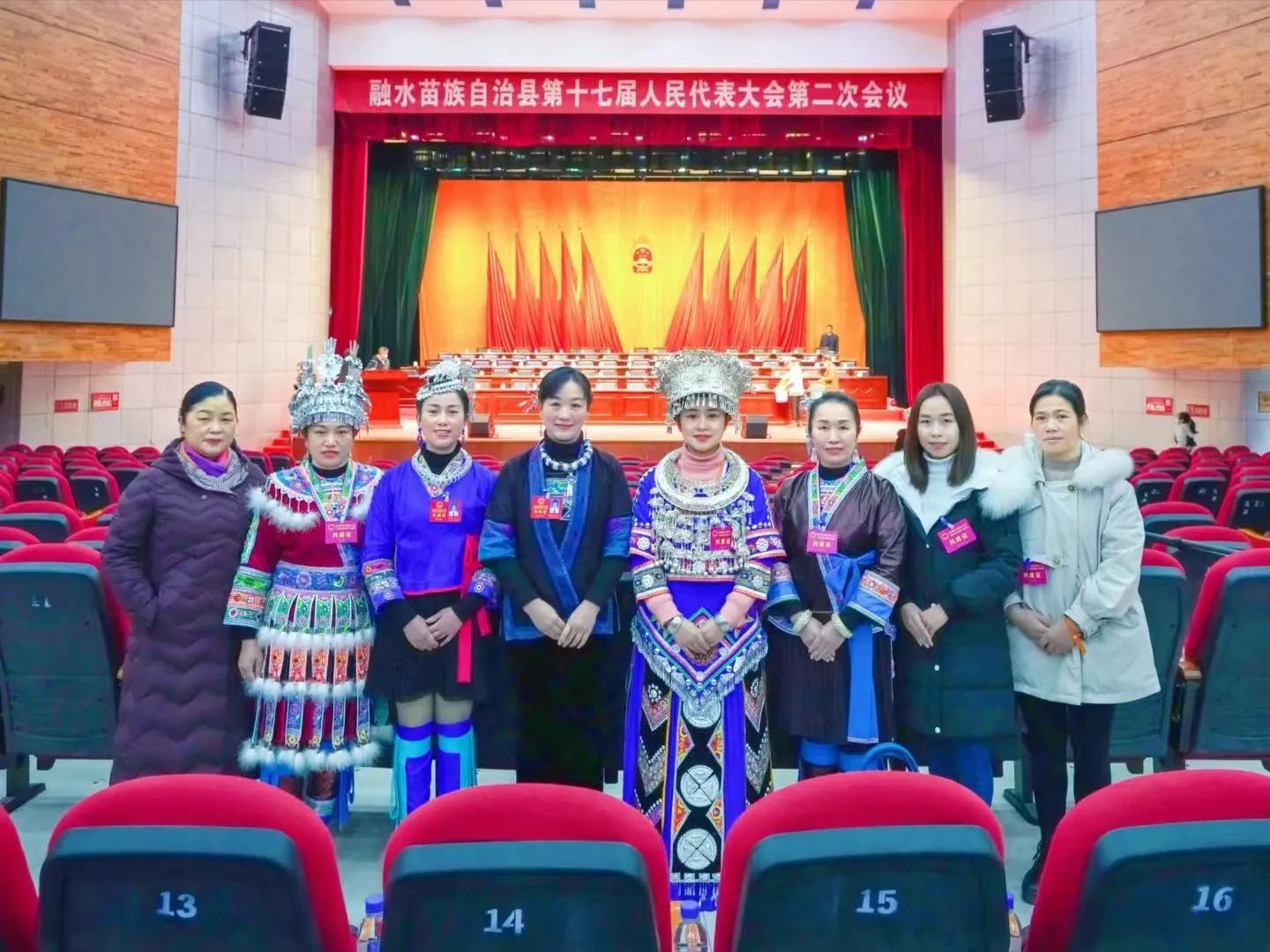 贵州姑娘90后创业,广西90后女生创业