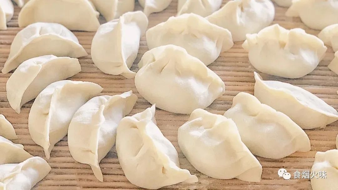 饺子包好后怎么放保鲜袋保存,饺子包好放冰箱冻在一块了怎么办