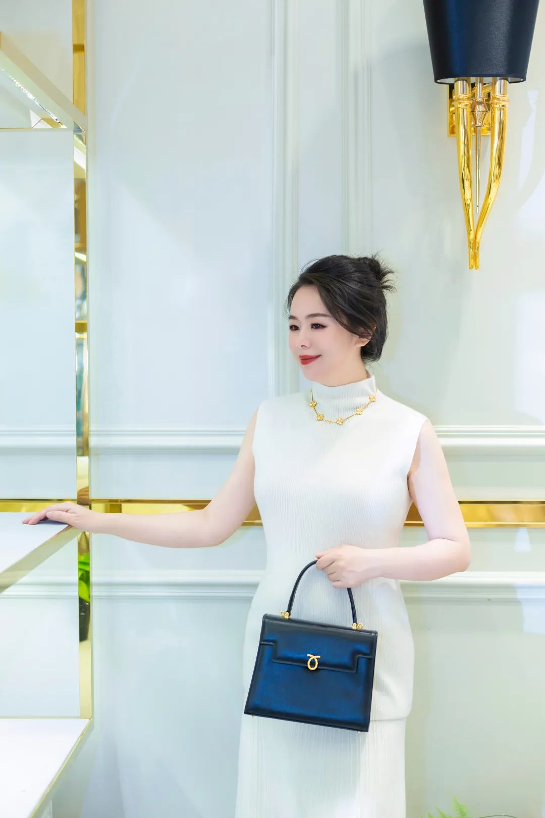 英国女王最喜欢的包包牌子,英国女王拿的包包价格