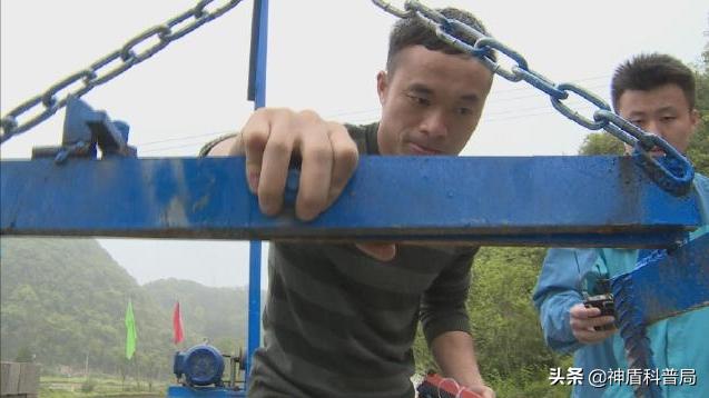 美国大叔发明搬砖神器,90后小伙发明搬砖神器