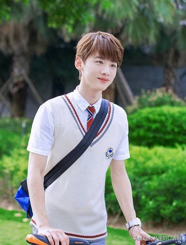 肖战罗云熙宋威龙王一博,男生认为肖战和宋威龙谁更帅