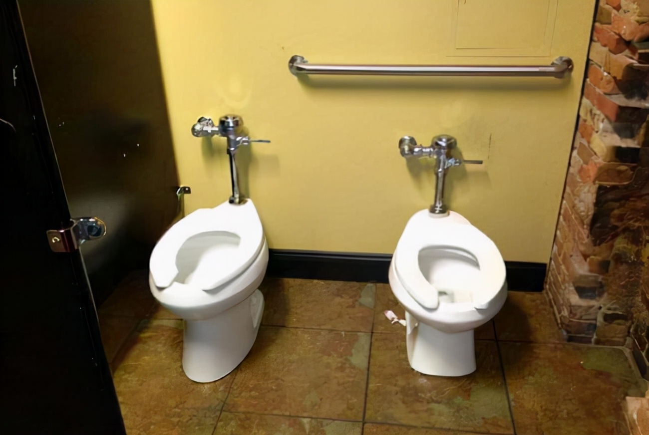 为什么美国马桶盖有缺口,美国马桶为什么有一个孔