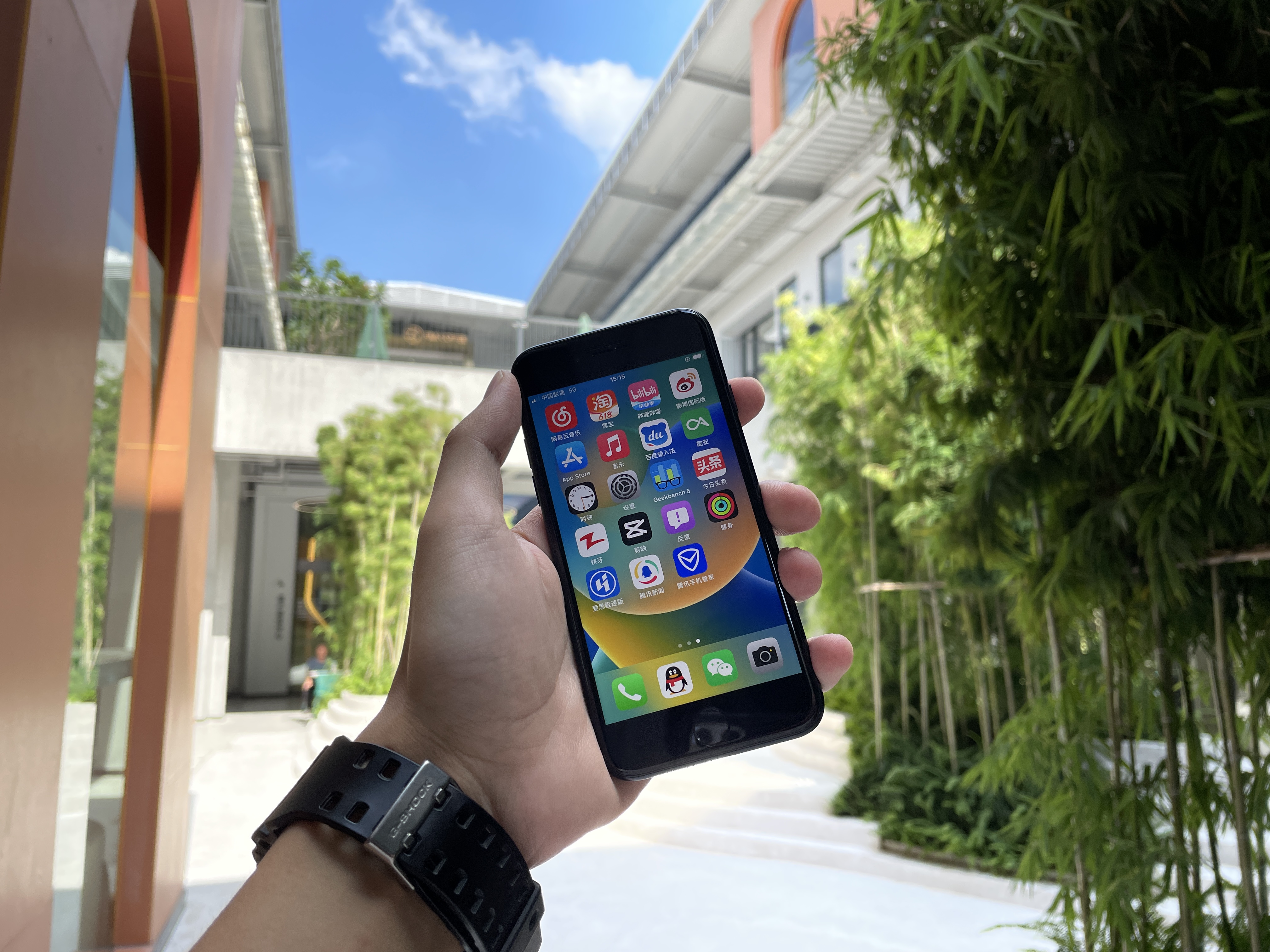 为什么现在的高端局都要用oled屏,lcd护眼为什么贵的手机都用oled