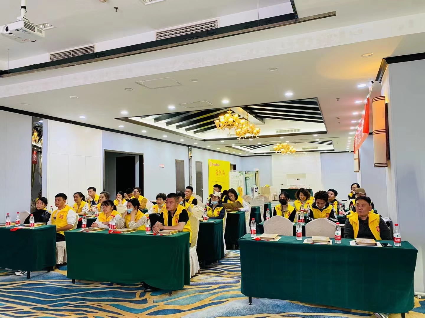 皇氏工匠聚脲美缝剂耐黄变,皇氏工匠聚脲视频