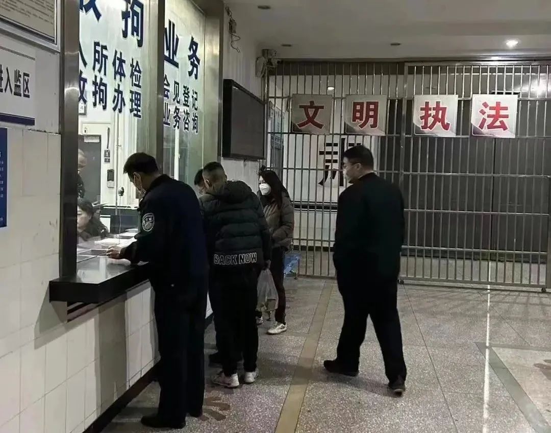 欠债不还态度嚣张老赖被拘15日,不诚信老赖拘留15天