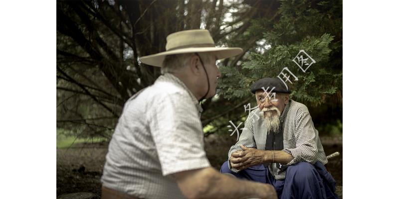 男邻居说捡到了我的衣服，我上去看了才发现那是我的内衣