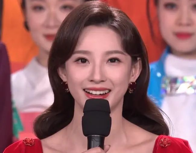 23年春晚马凡舒还主持吗,马凡舒24年央视春晚画面