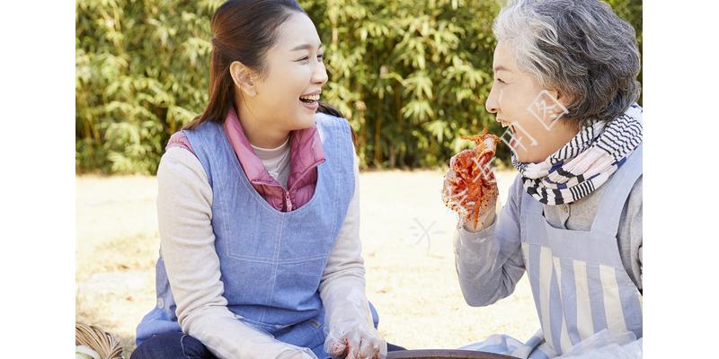 90后女孩哭诉：在大学和黑人处了3年对象，再无人愿意和我交往了