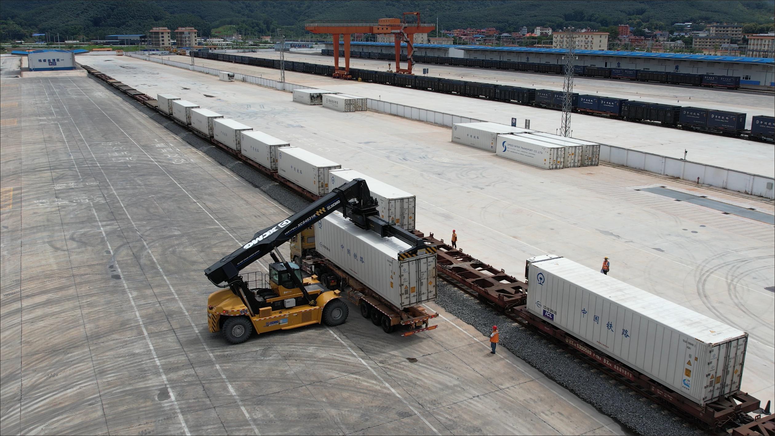 中铁特货公司主动融入“一带一路”建设打通中老铁路冷...