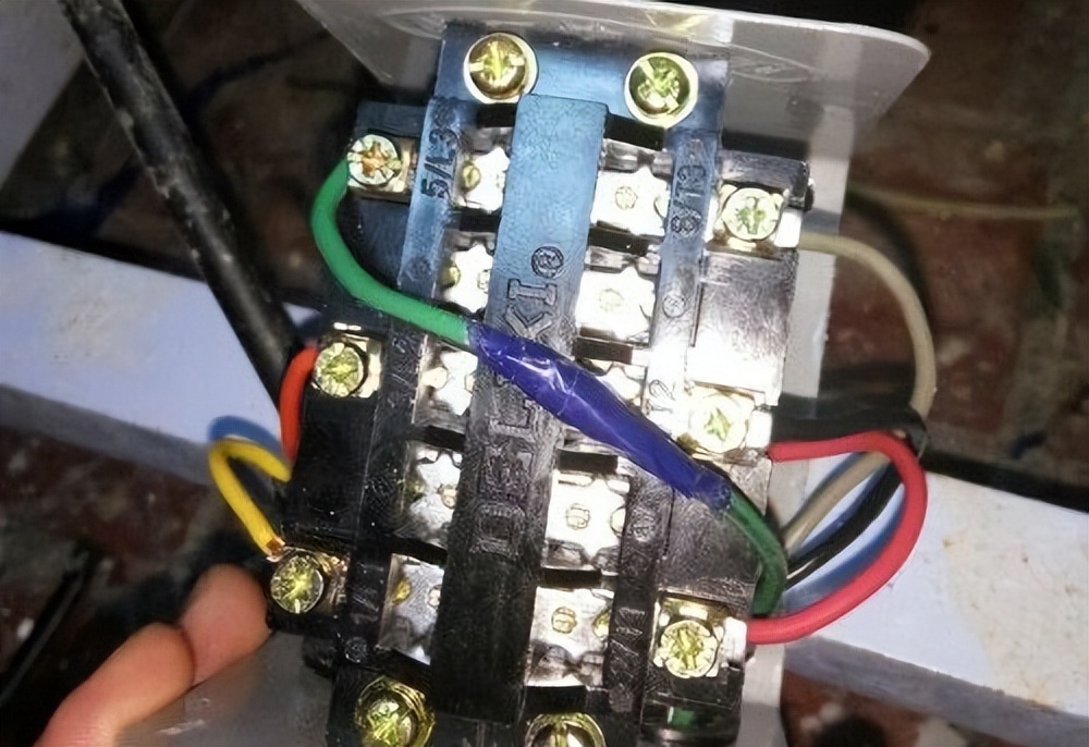 三相倒顺开关怎么接两相电,三相改二相倒顺开关接线图