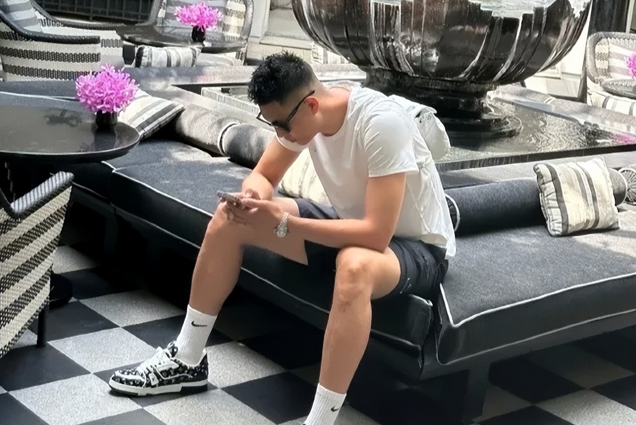 四消息!曝辽宁冠军球衣,晓川随妻出游,弗格稳重,卡明斯表忠心