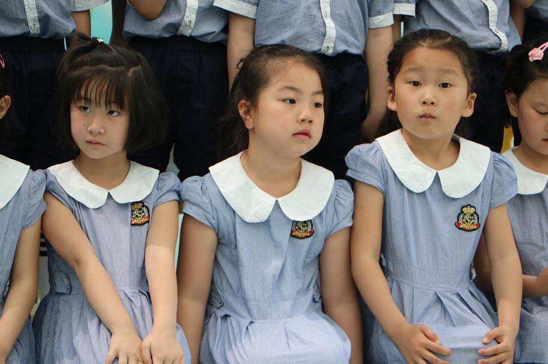 幼儿园学生家长明着“抢衣服”？因撞衫把名牌换山寨，吃相太难看