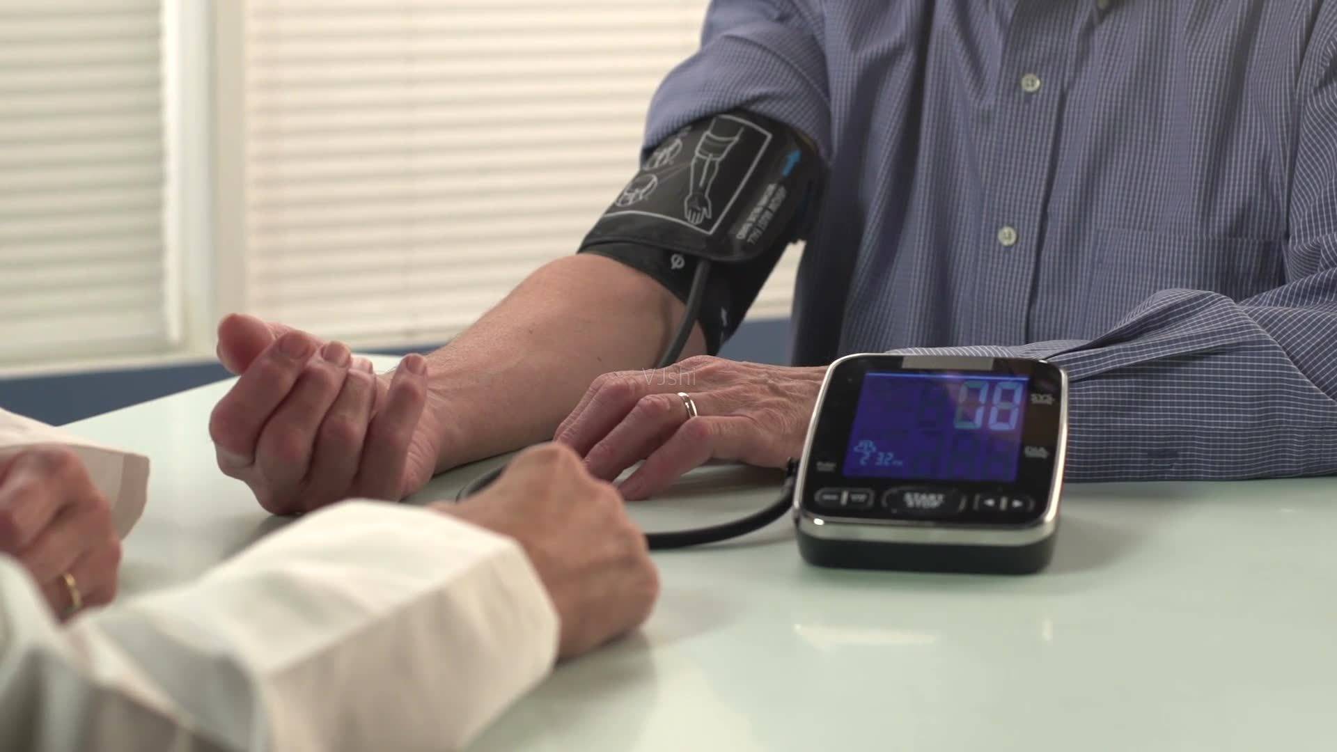 63岁大爷一年后斑块消失,67岁血管斑块一年逆转