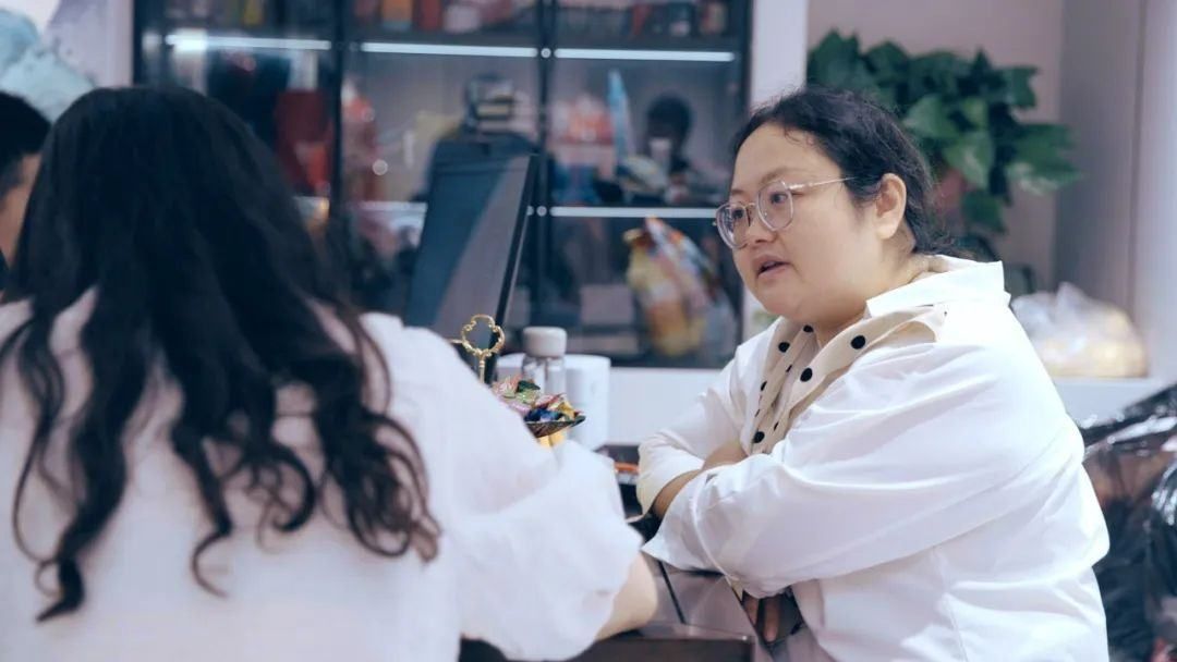 明星婚礼带火婚纱产业，创业夫妻借力电商卖火秀禾