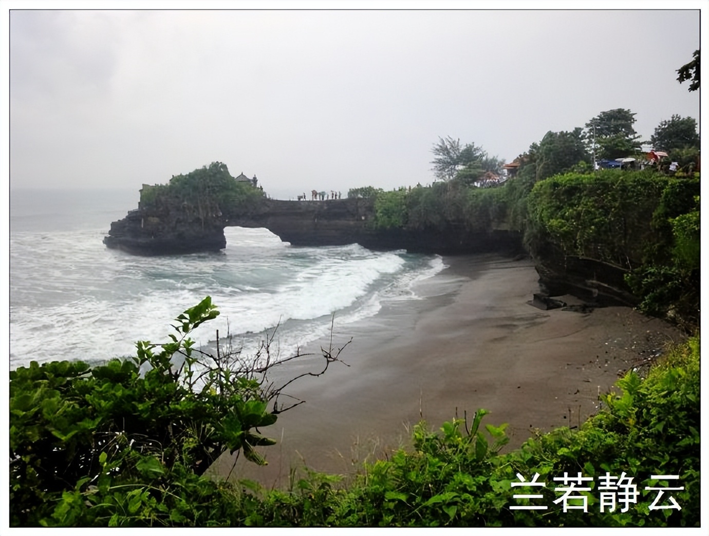 巴厘岛海神庙波涛汹涌,印尼巴厘岛皇威庙
