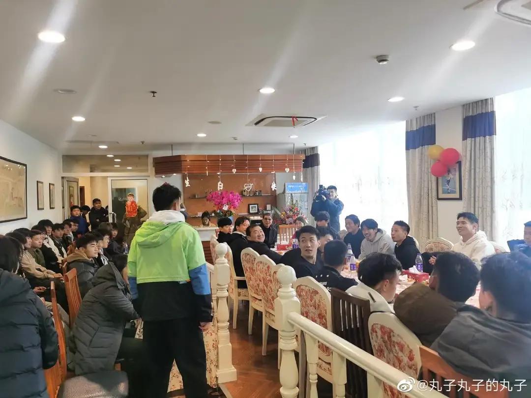 🐒我和根宝同城，又同庚，仅小十八天，又该是如何庆生的？🙈