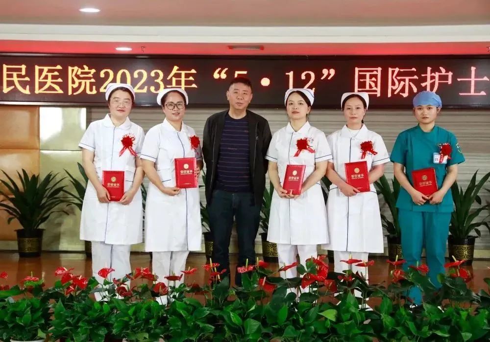 发展护士队伍改善护理服务的感悟,发展护士队伍改善护理服务1500字