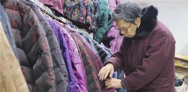 90岁奶奶陈金英的事迹,陈金英十年还债2077万元