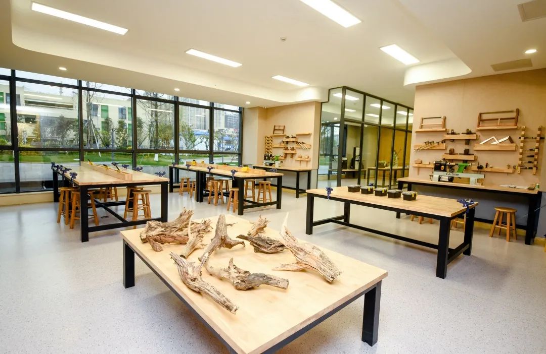 金苹果锦城一中，创办世界一流中学，做好受益终身的教育