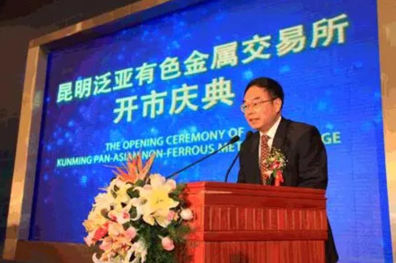 从良心经济学家到*子骗**专家，*咸平郎**如何跌落神坛？