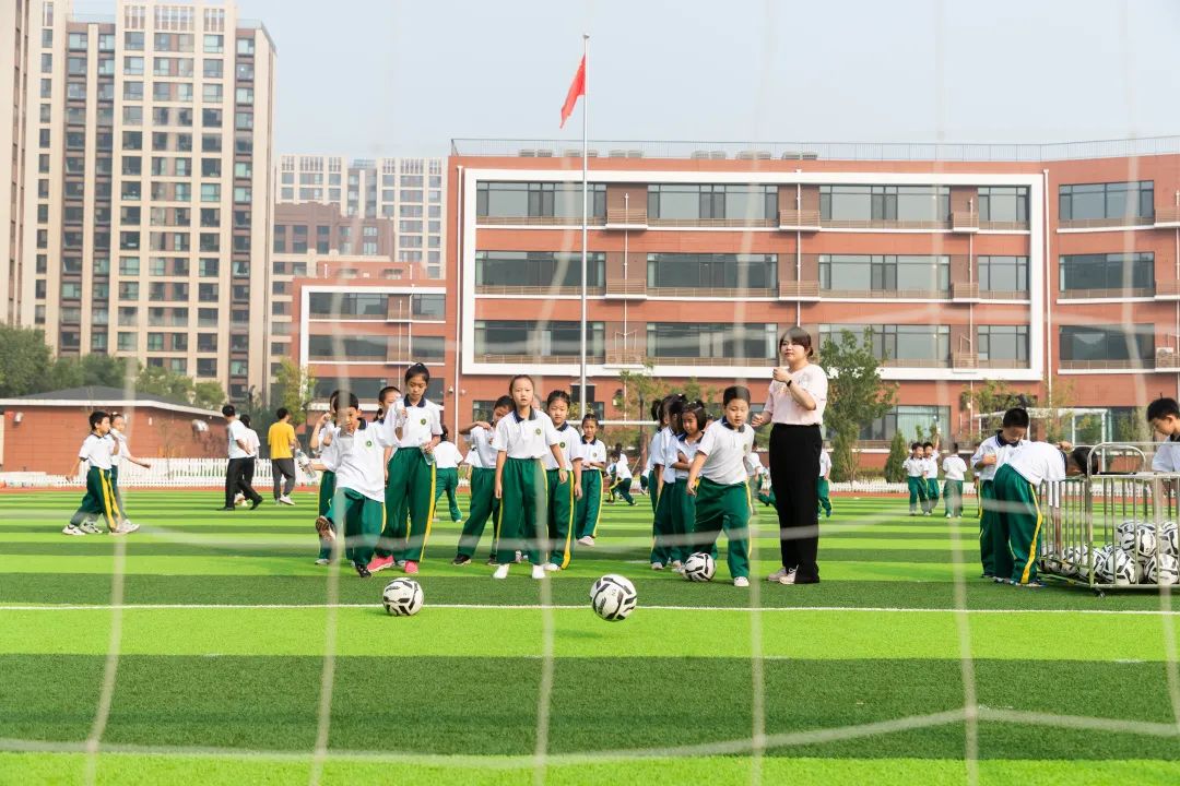 房山育新学校,喜迎二十大奋进新征程开启新时代