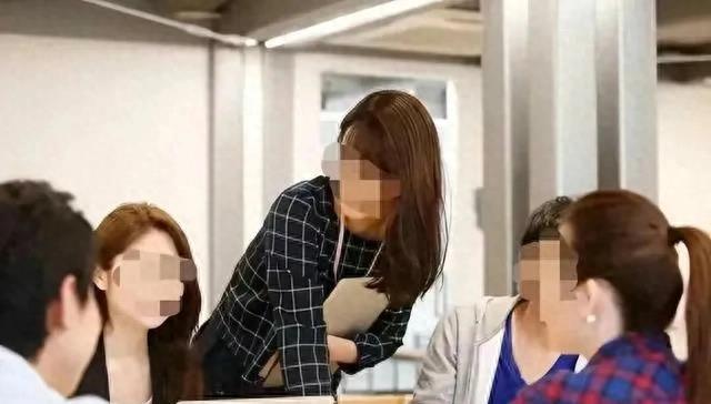 女教师欺骗黑人，说他不能再这么做了！淫秽视频曝光，外国崇拜！