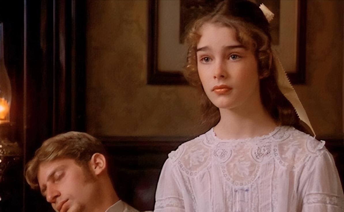 10岁她赤身露体，20岁又声称自己还是处女，“美国舒淇”裸照丑闻