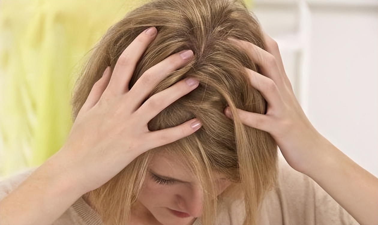 头上起疙瘩有脓包还掉发什么原因,老人头上总是起脓包疙瘩