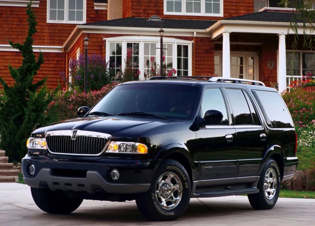 林肯领航员横躺,林肯壹号和领航员区别