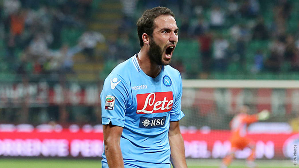 足坛伊瓜因,阿森纳伊瓜因上树视频