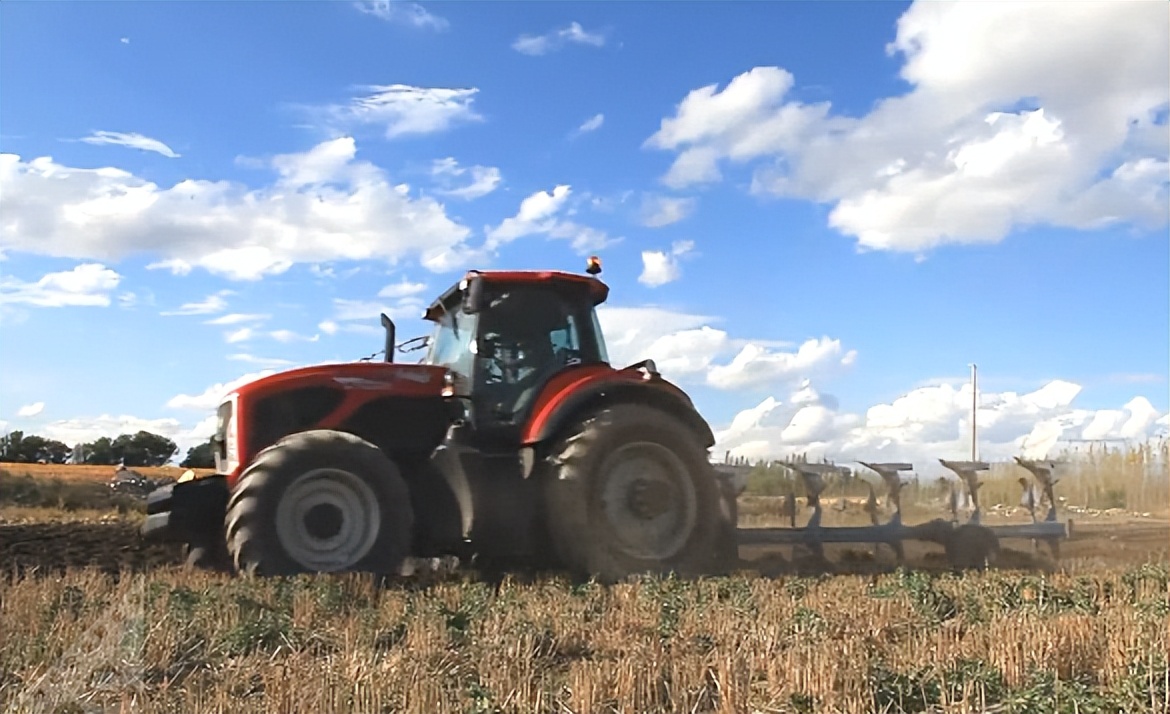 东方红lp2604和lz2604的价钱区别,东方红lp2604拖拉机和lz2604区别