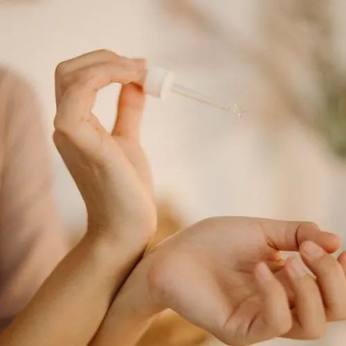 精油芳香疗法的作用是什么,精油调制香水